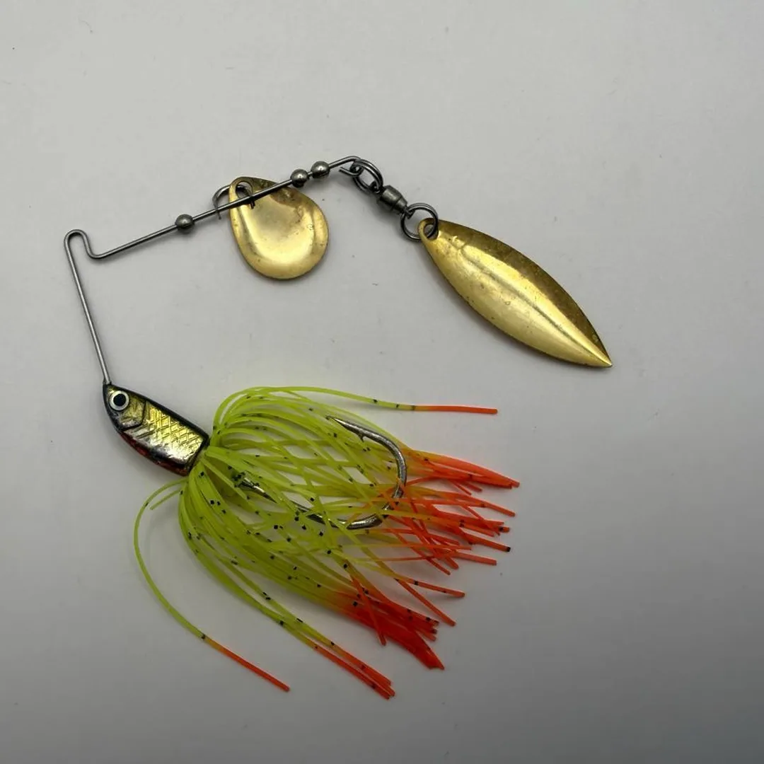 Spinnerbait z dwoma paletkami, neonowy kolor — zdjęcie 2