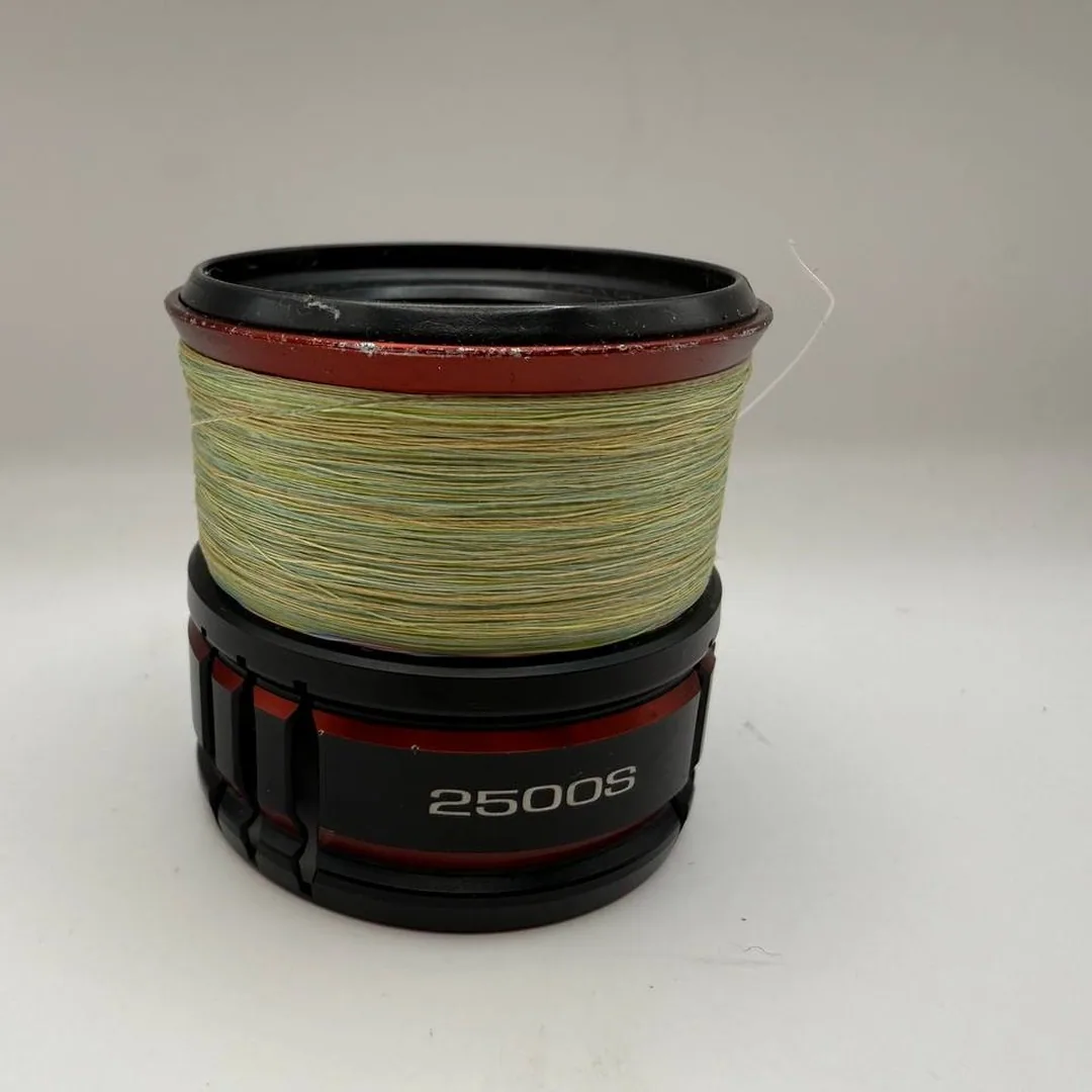 Shimano Vanford 2500S szpula, kolor czarny z czerwonym — zdjęcie 1