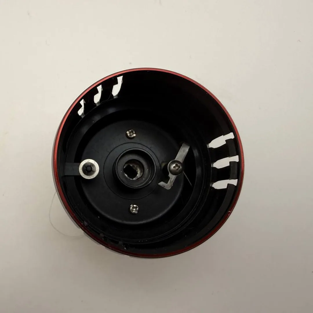 Shimano Vanford 2500S szpula, kolor czarny z czerwonym — zdjęcie 5