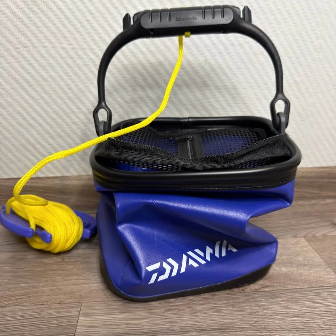 Wiadro wędkarskie niebieskie Daiwa z uchwytem — zdjęcie 5