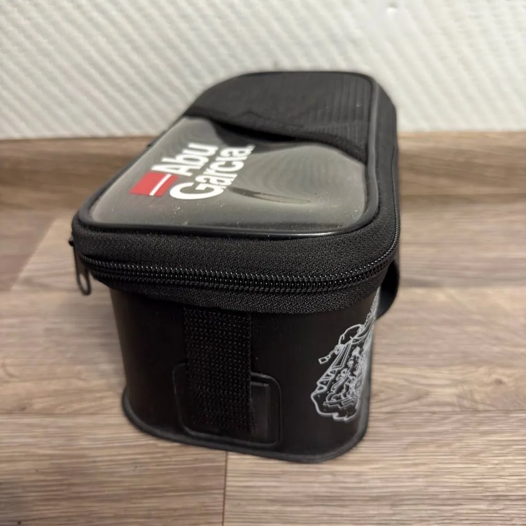 Czarny pojemnik Abu Garcia EVA Tackle Box — zdjęcie 2