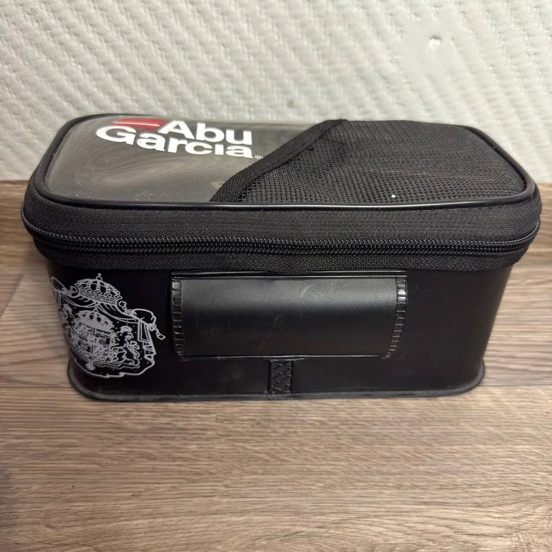 Czarny pojemnik Abu Garcia EVA Tackle Box — zdjęcie 3