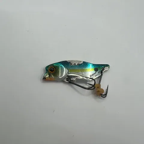 Wobler Jackall Knockin’ Jaw, kolor niebiesko-srebrny