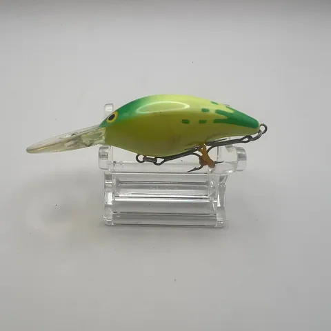 Wobler crankbait w zielonych odcieniach; Daiwa