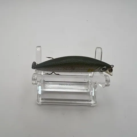 Wobler typu minnow, ciemny kolor, Daiwa