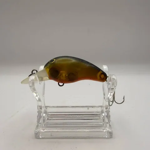 Crankbait Daiwa Peanut DR w odcieniach brązu i zieleni