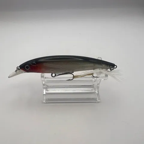 Wobler minnow czarny grzbiet, czerwony przód, srebrne boki