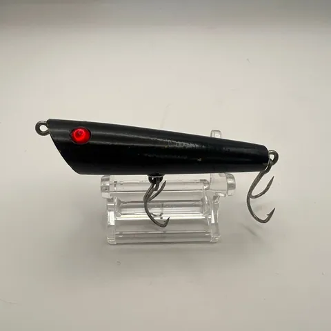 Wobler popper czarny z czerwonymi oczami