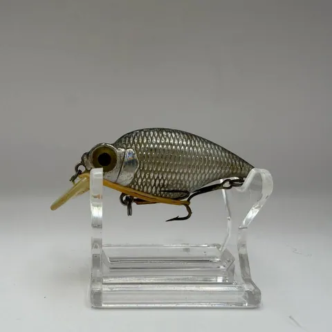 Wobler crank srebrny z ciemnym grzbietem na stojaku