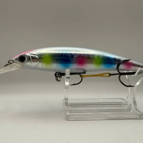 Wobler minnow WildScene, srebrny z kolorowymi plamami