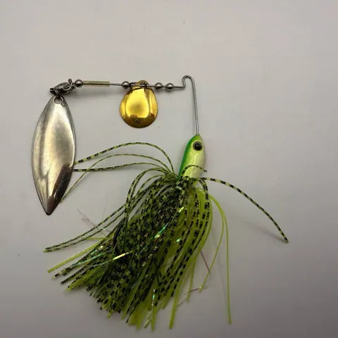 Spinnerbait zielony z dwoma skrzydełkami