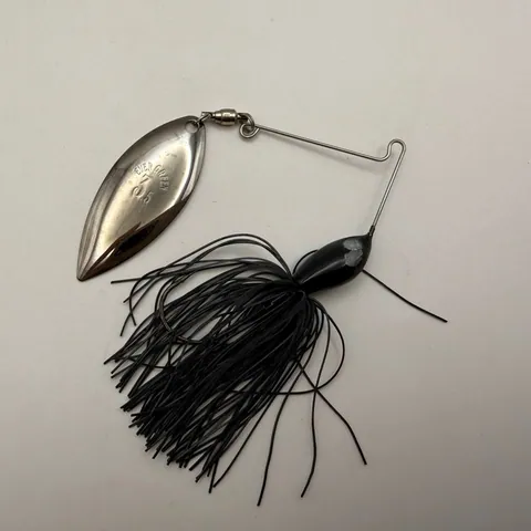 Spinnerbait Evergreen czarny z srebrnym skrzydełkiem